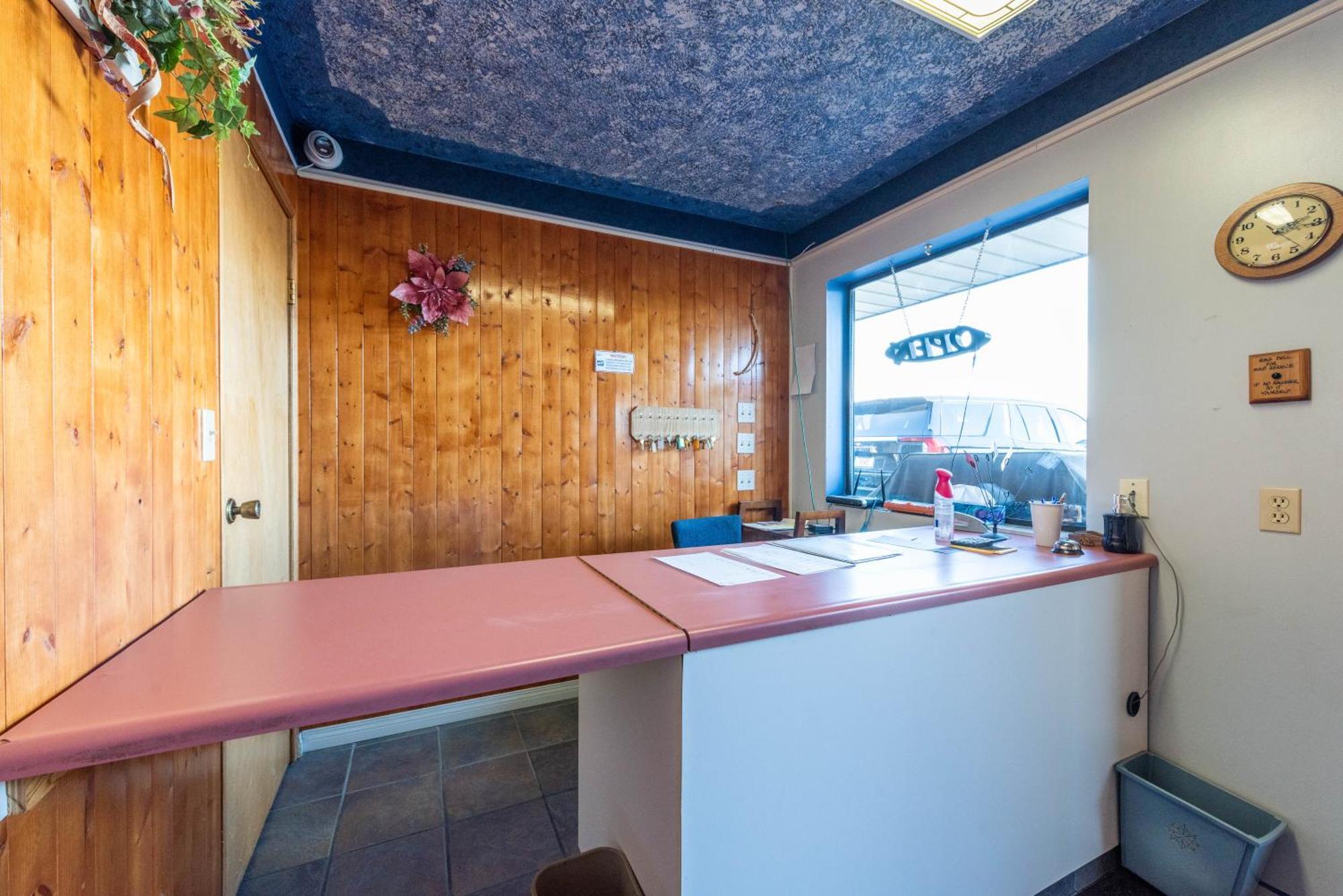 Blue Horse Motel Beiseker Ngoại thất bức ảnh