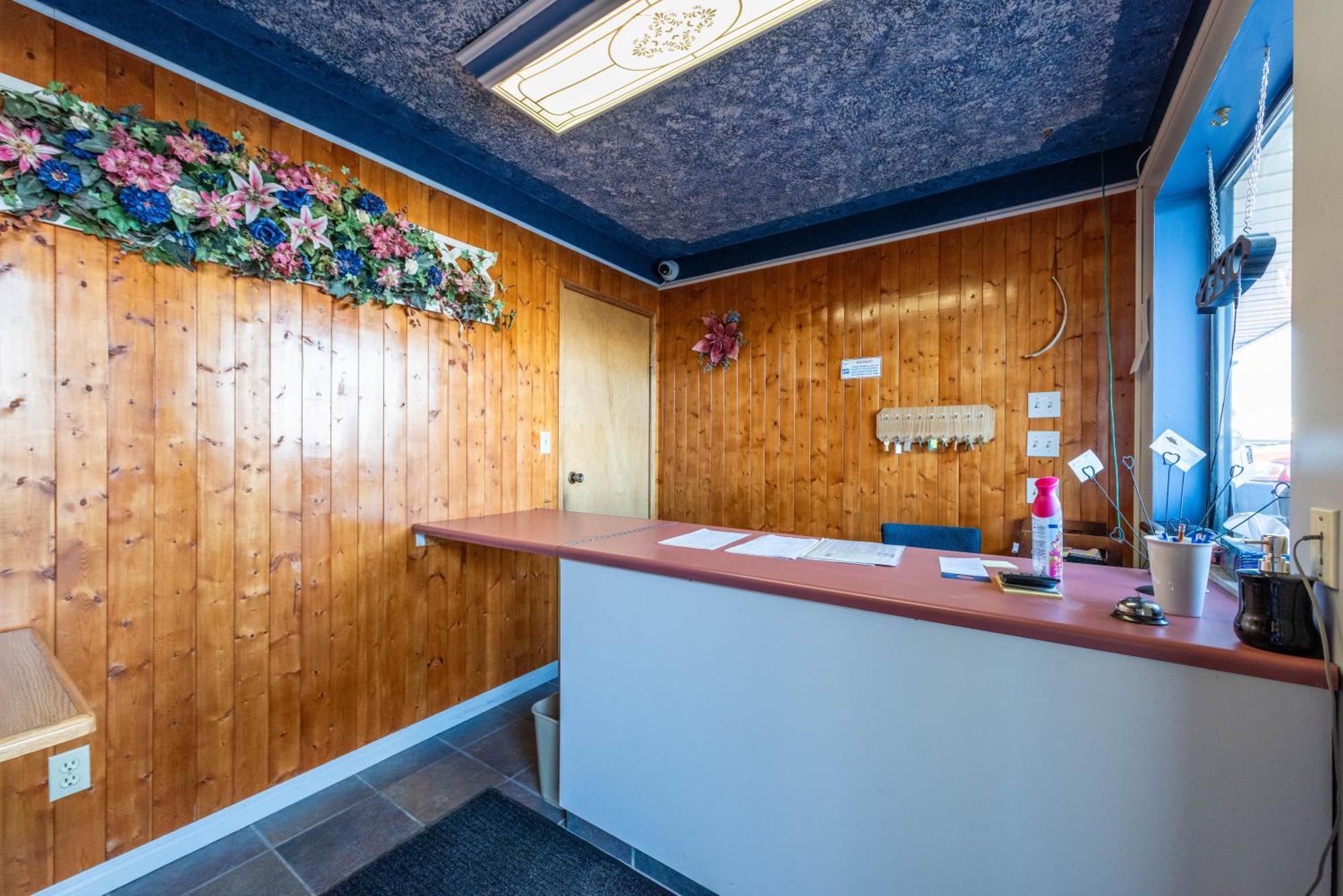 Blue Horse Motel Beiseker Ngoại thất bức ảnh
